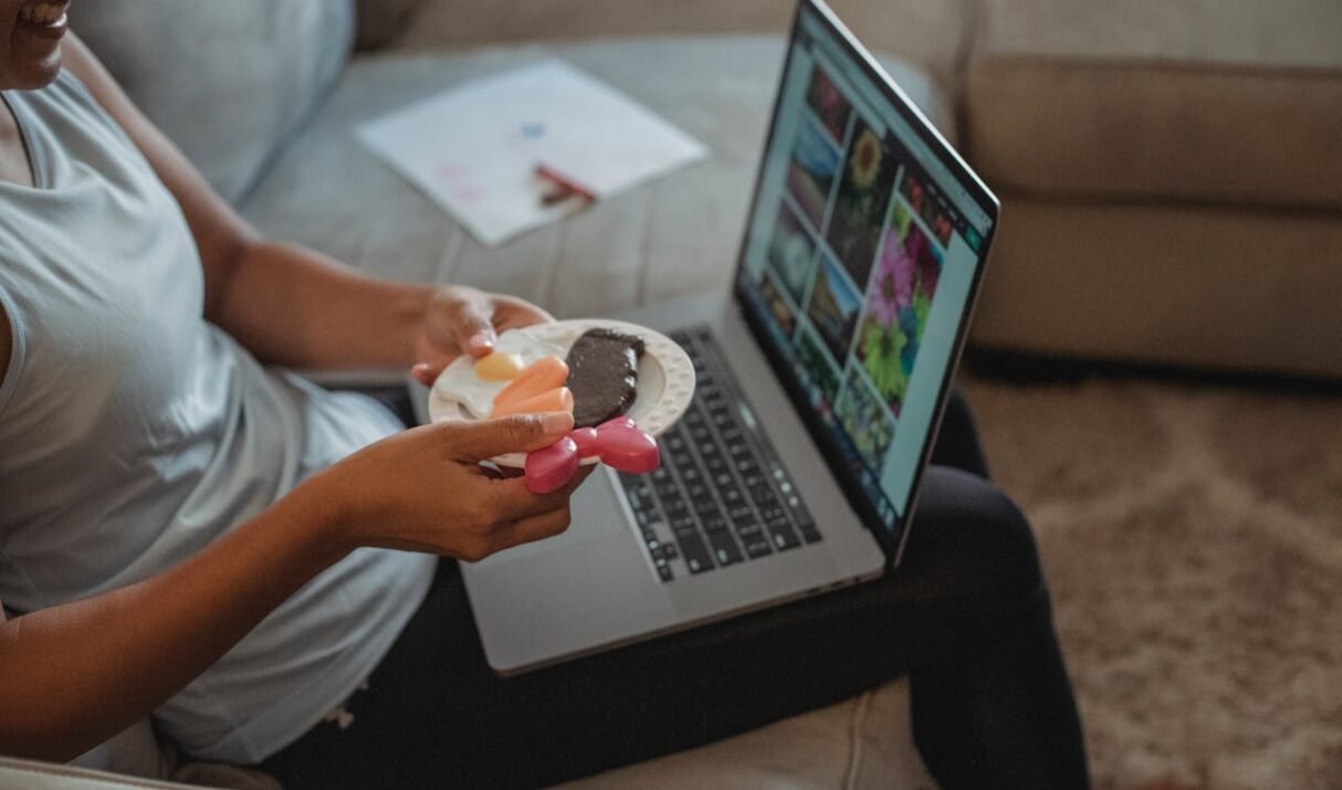 How to Start a Faceless Online Business (No Camera, No Fame, Real Income)